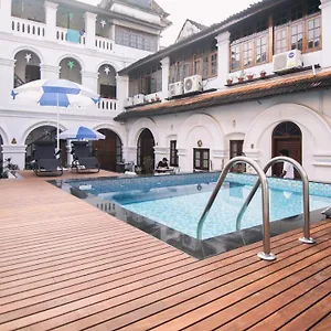 Old Courtyard Hotel